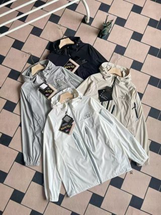 Hoodies & Sweatshirts