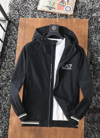 Hoodies & Sweatshirts