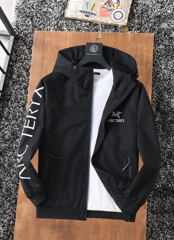 Hoodies & Sweatshirts