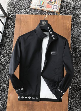 Hoodies & Sweatshirts