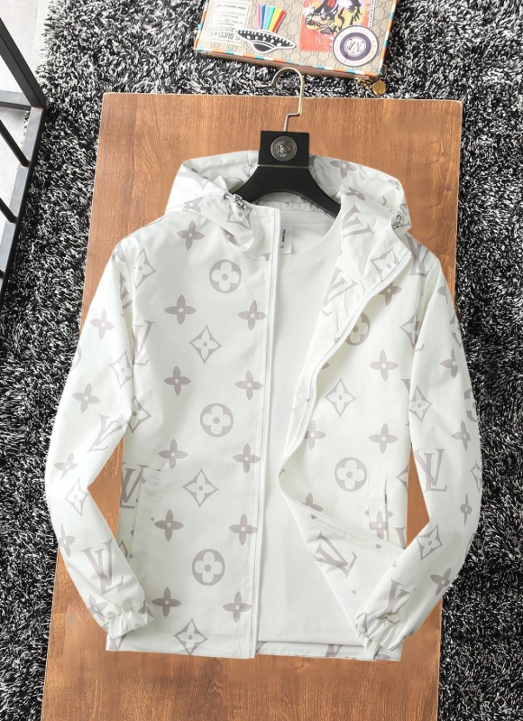 Hoodies & Sweatshirts