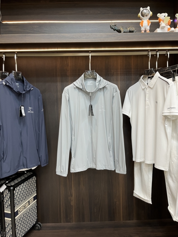 Hoodies & Sweatshirts Hoodies & Sweatshirts