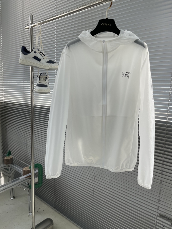 Hoodies & Sweatshirts