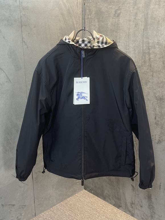 Hoodies & Sweatshirts