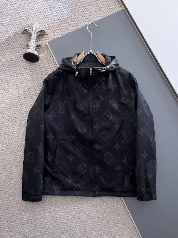 Hoodies & Sweatshirts