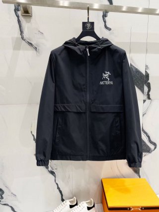 Hoodies & Sweatshirts