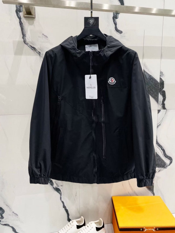 Hoodies & Sweatshirts