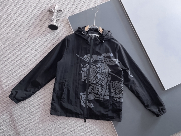 Hoodies & Sweatshirts