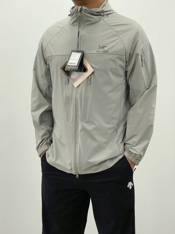 Hoodies & Sweatshirts