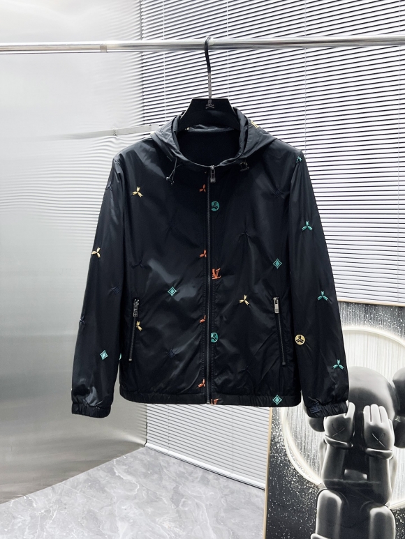 Hoodies & Sweatshirts