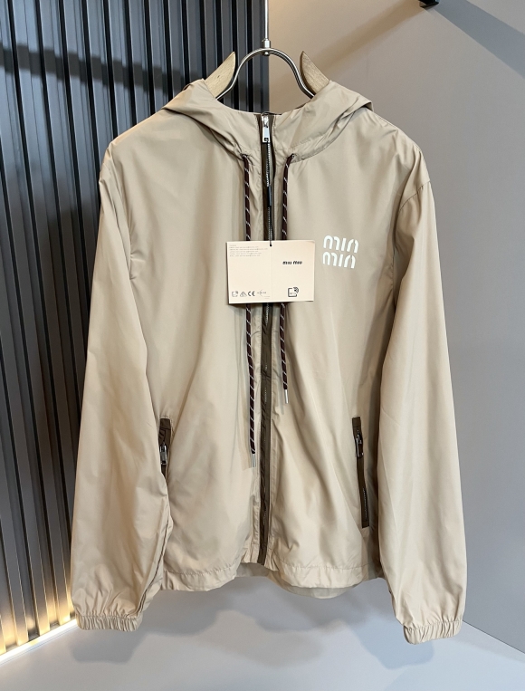 Hoodies & Sweatshirts