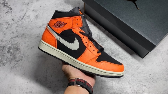 AirJordan1MidSHOES