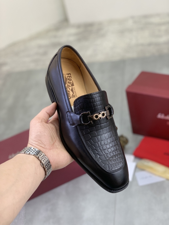 FerragamoSHOES