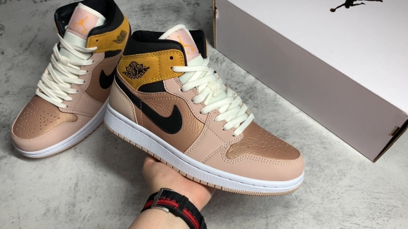 AirJordan1MidSHOES