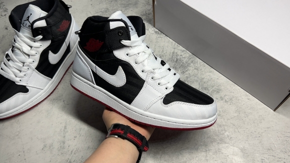 AirJordan1MidSHOES