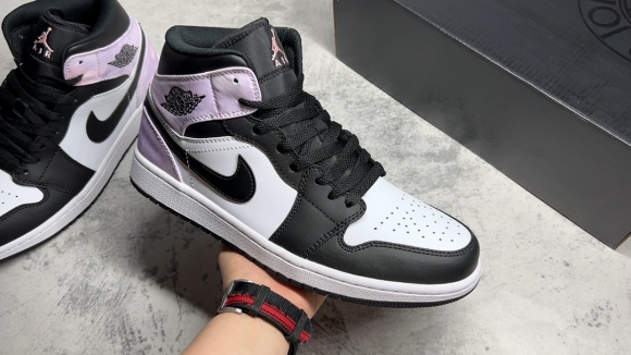 AirJordan1MidSHOES