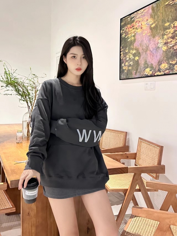 Hoodies & Sweatshirts