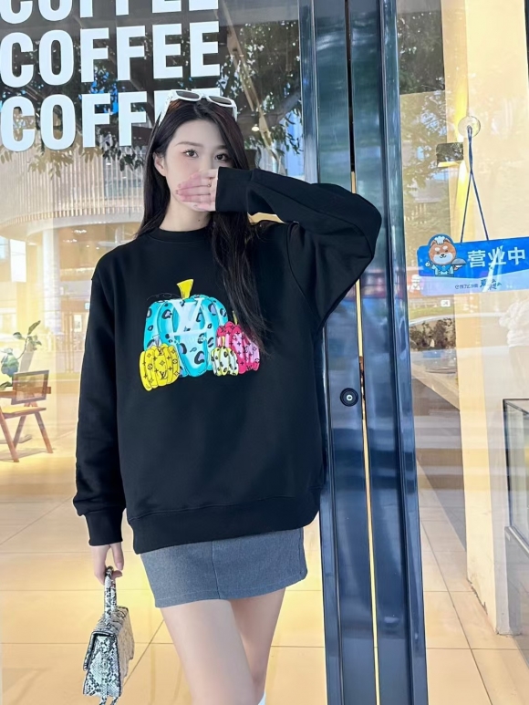 Hoodies & Sweatshirts