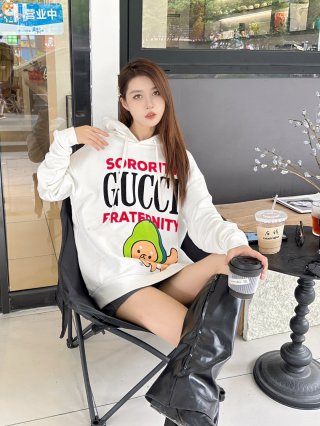 Hoodies & Sweatshirts