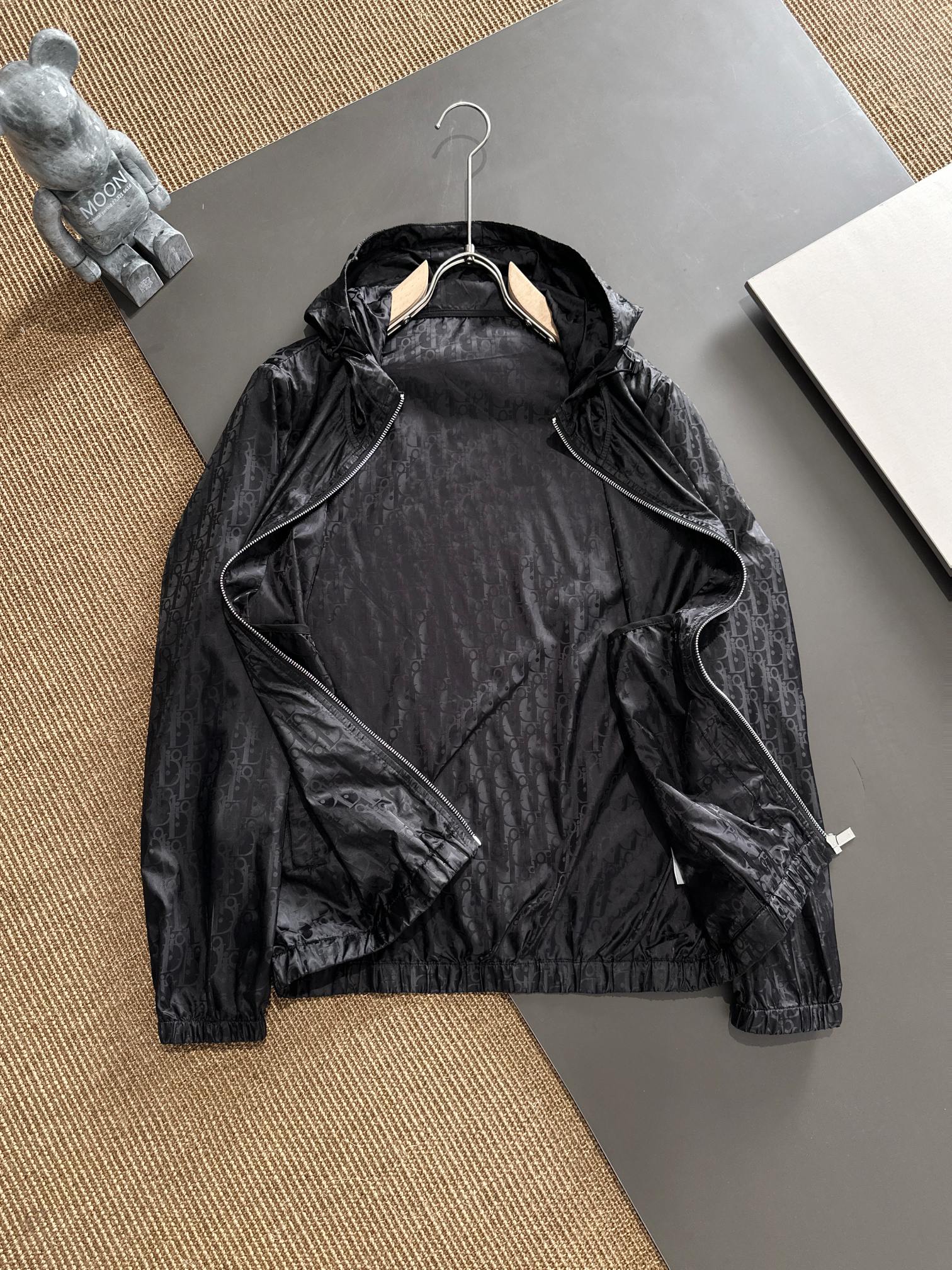 Hoodies & Sweatshirts