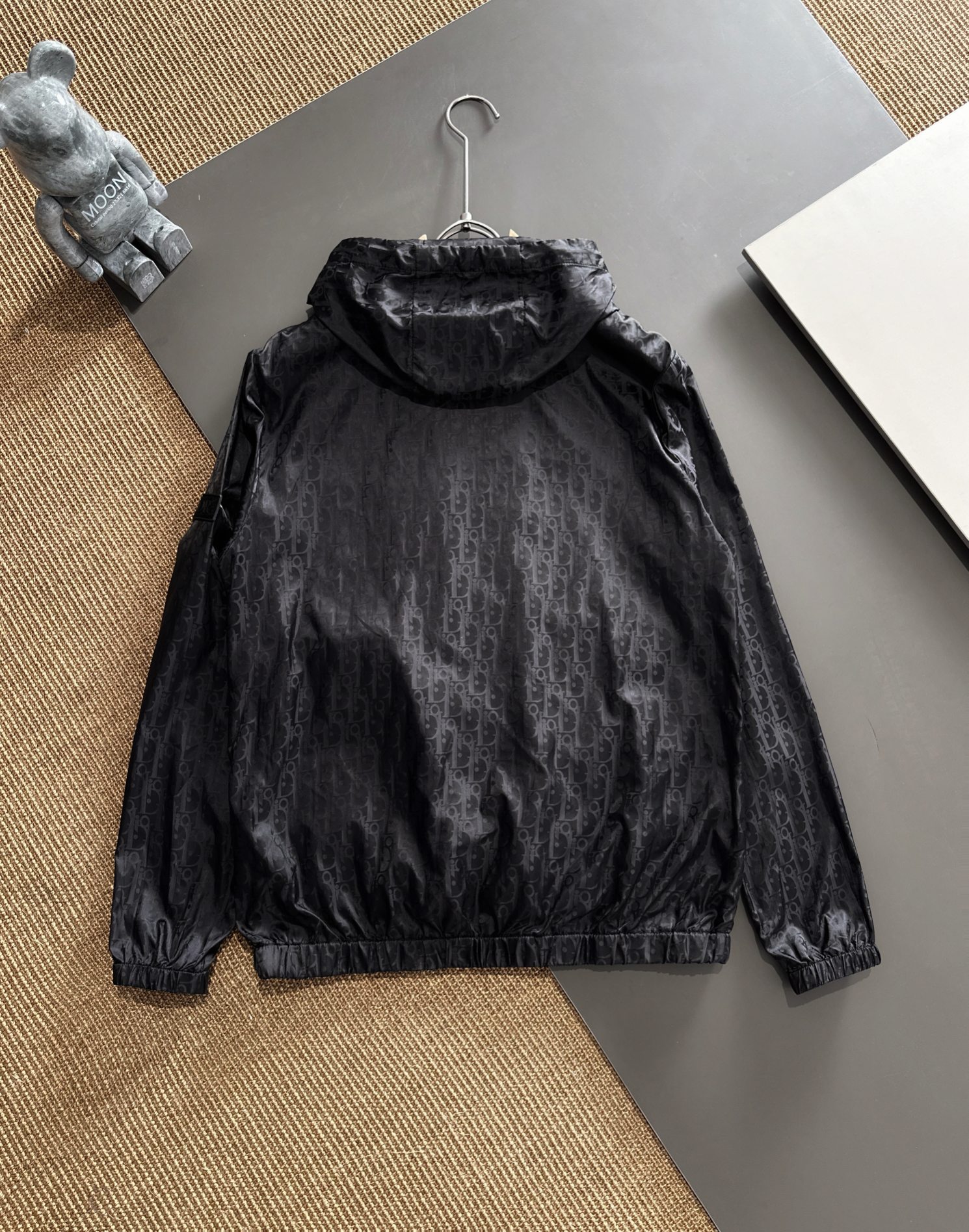 Hoodies & Sweatshirts