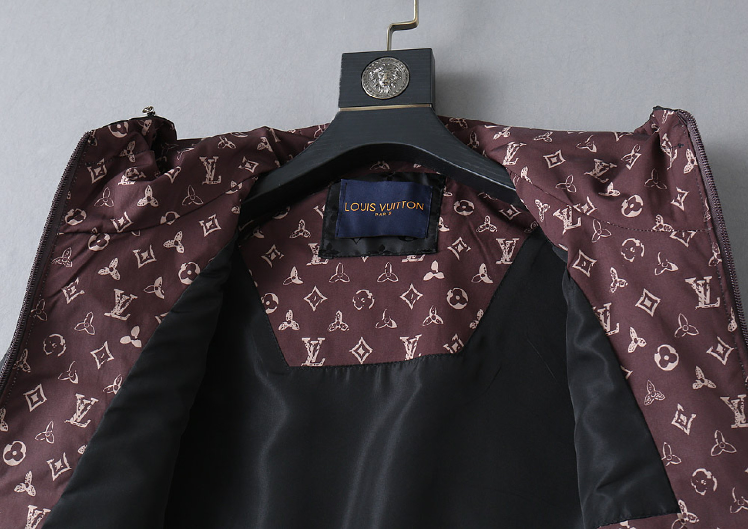 Hoodies & Sweatshirts