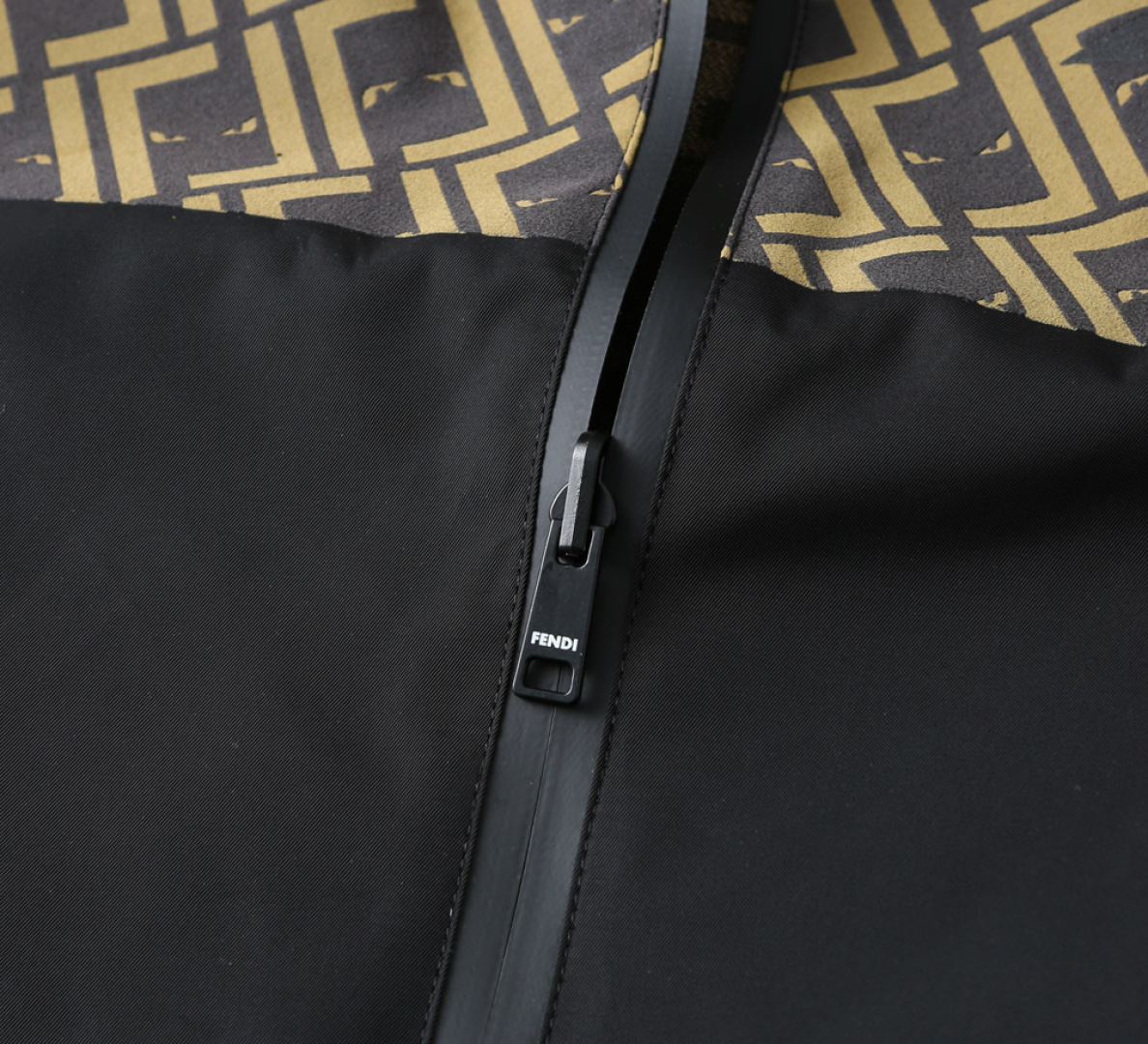 Hoodies & Sweatshirts