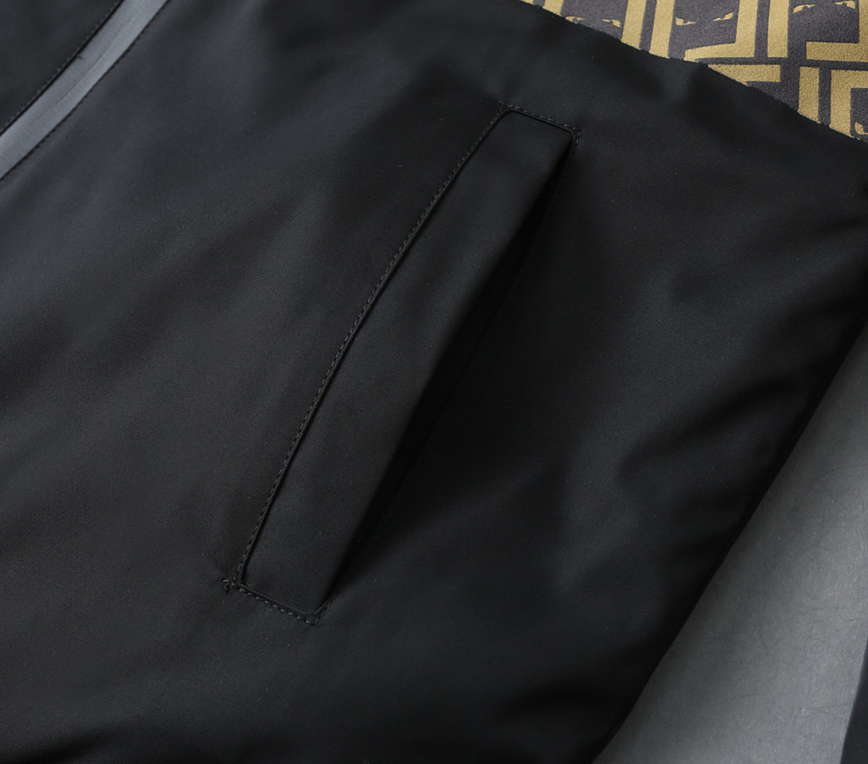 Hoodies & Sweatshirts