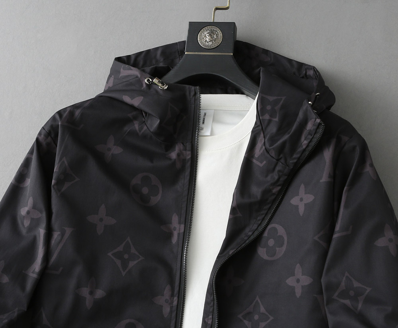 Hoodies & Sweatshirts