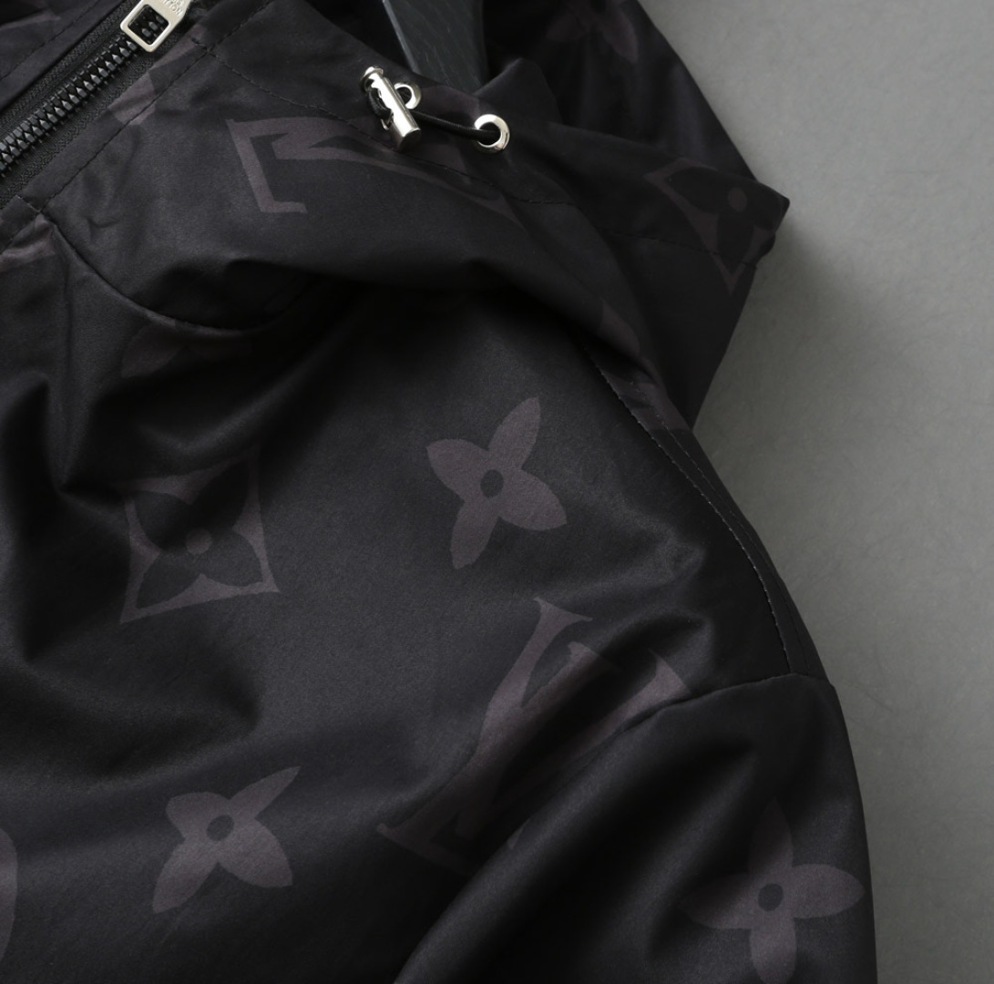 Hoodies & Sweatshirts