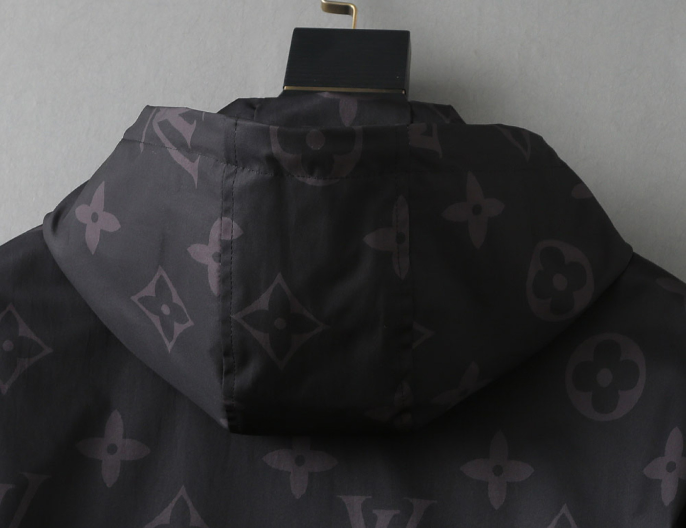 Hoodies & Sweatshirts