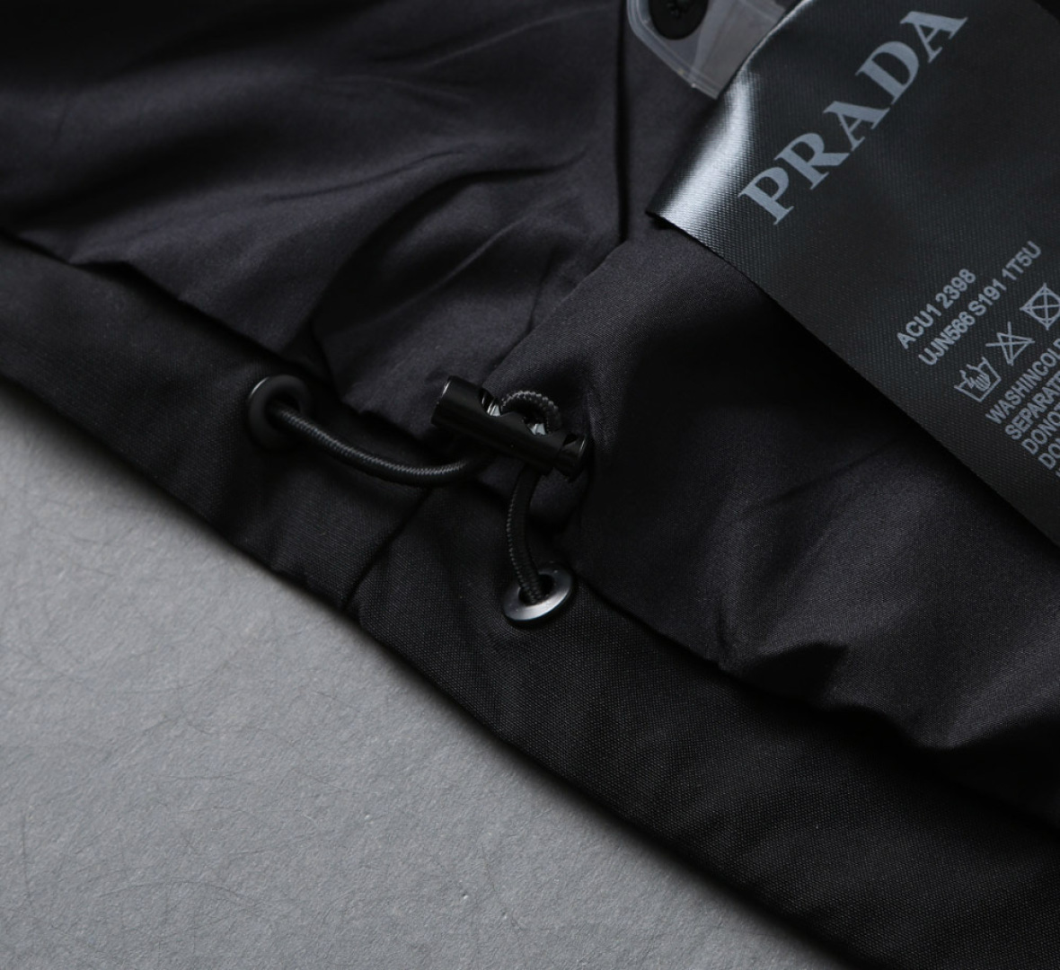 Hoodies & Sweatshirts