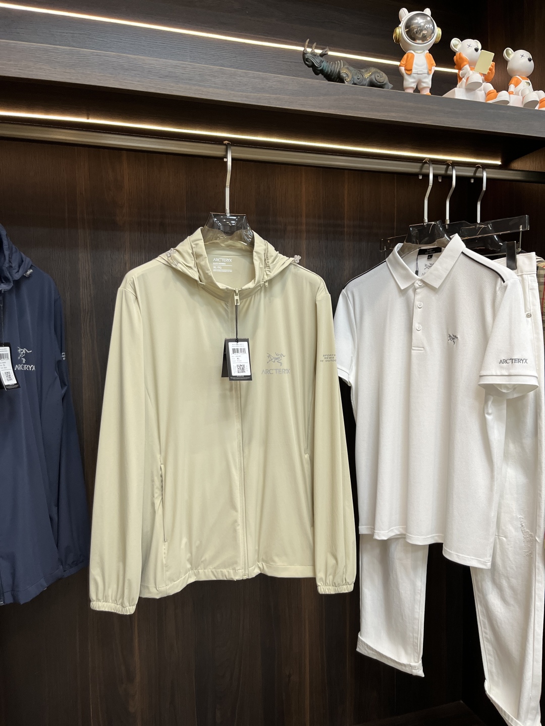 Hoodies & Sweatshirts