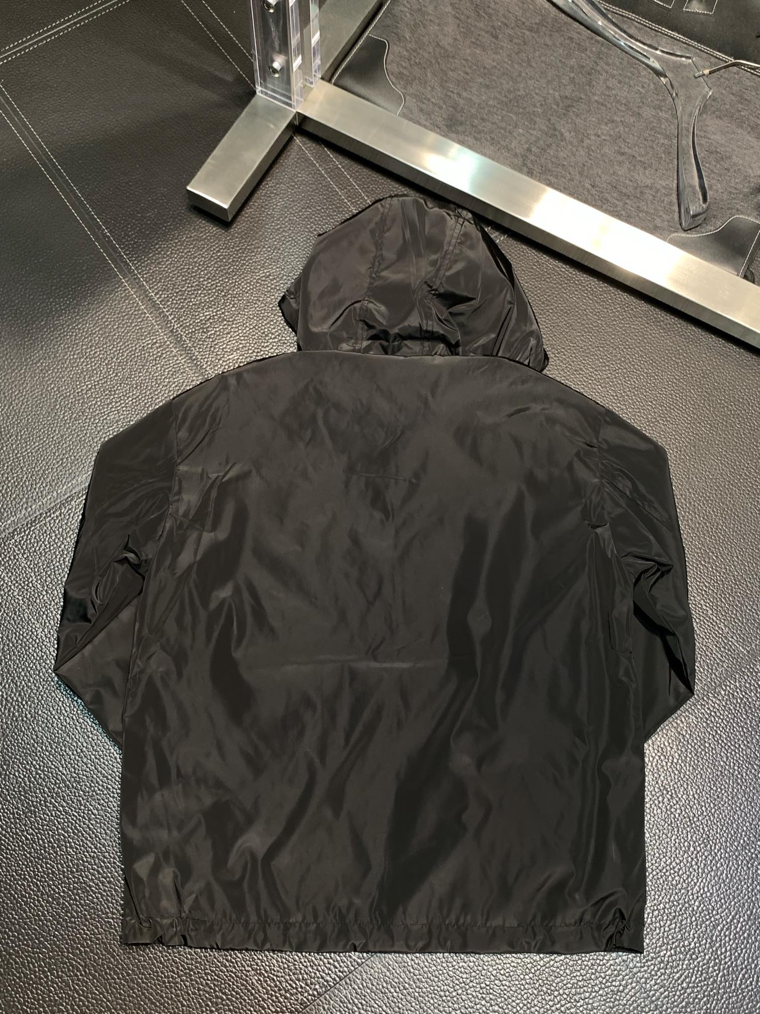 Hoodies & Sweatshirts