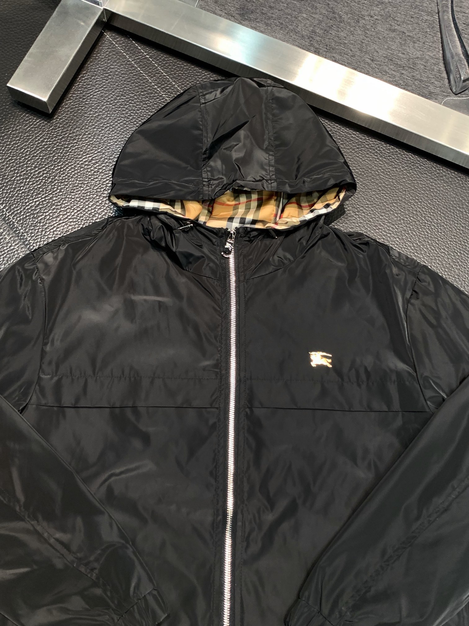 Hoodies & Sweatshirts