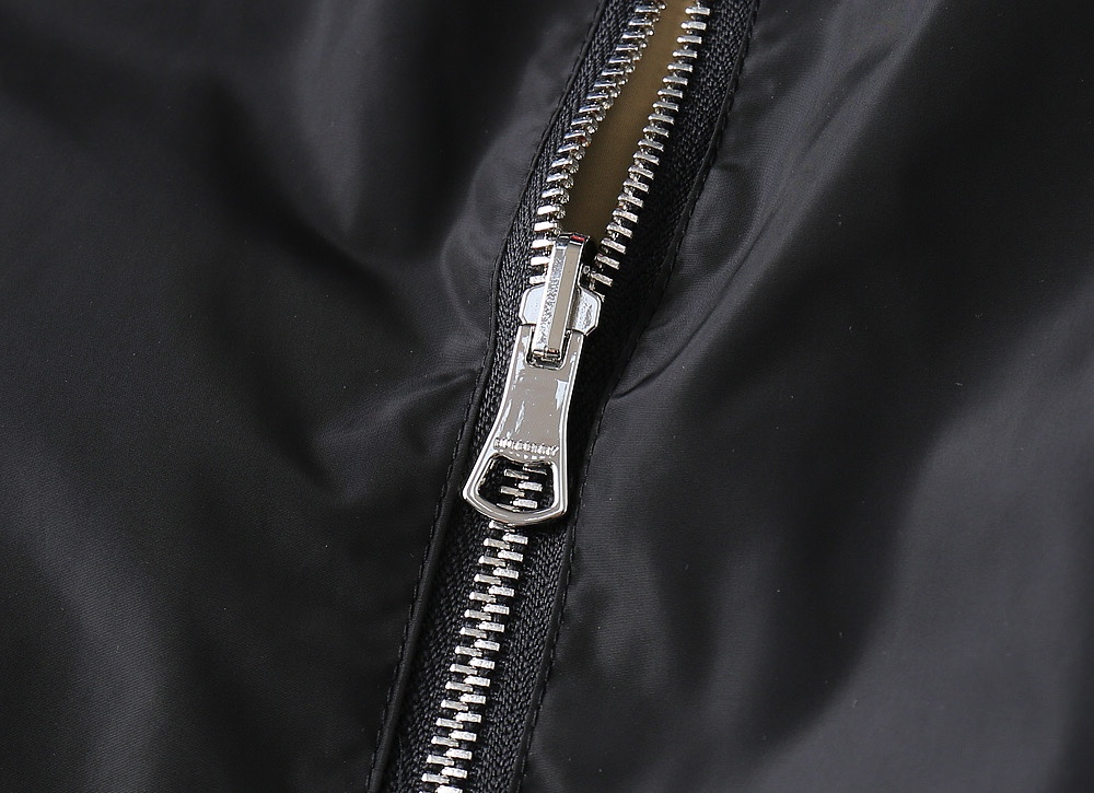 Hoodies & Sweatshirts