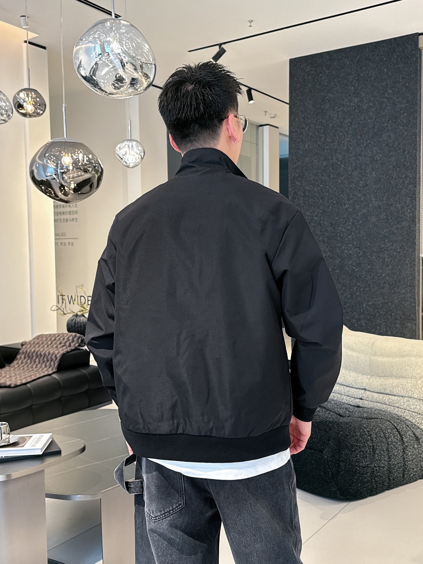 Hoodies & Sweatshirts