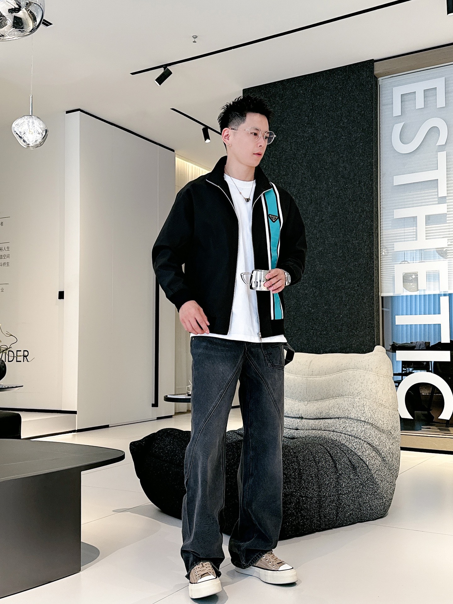 Hoodies & Sweatshirts