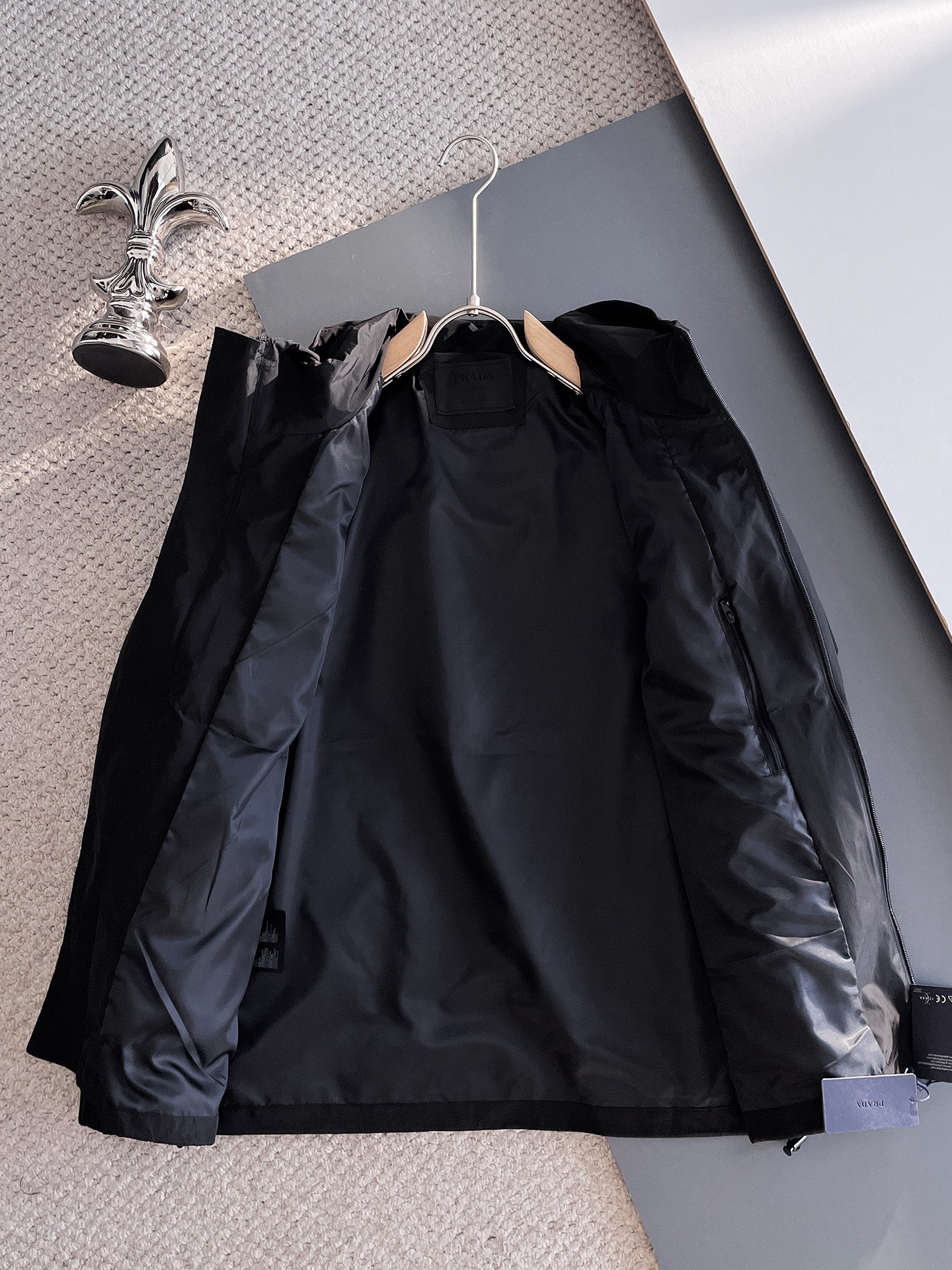 Hoodies & Sweatshirts