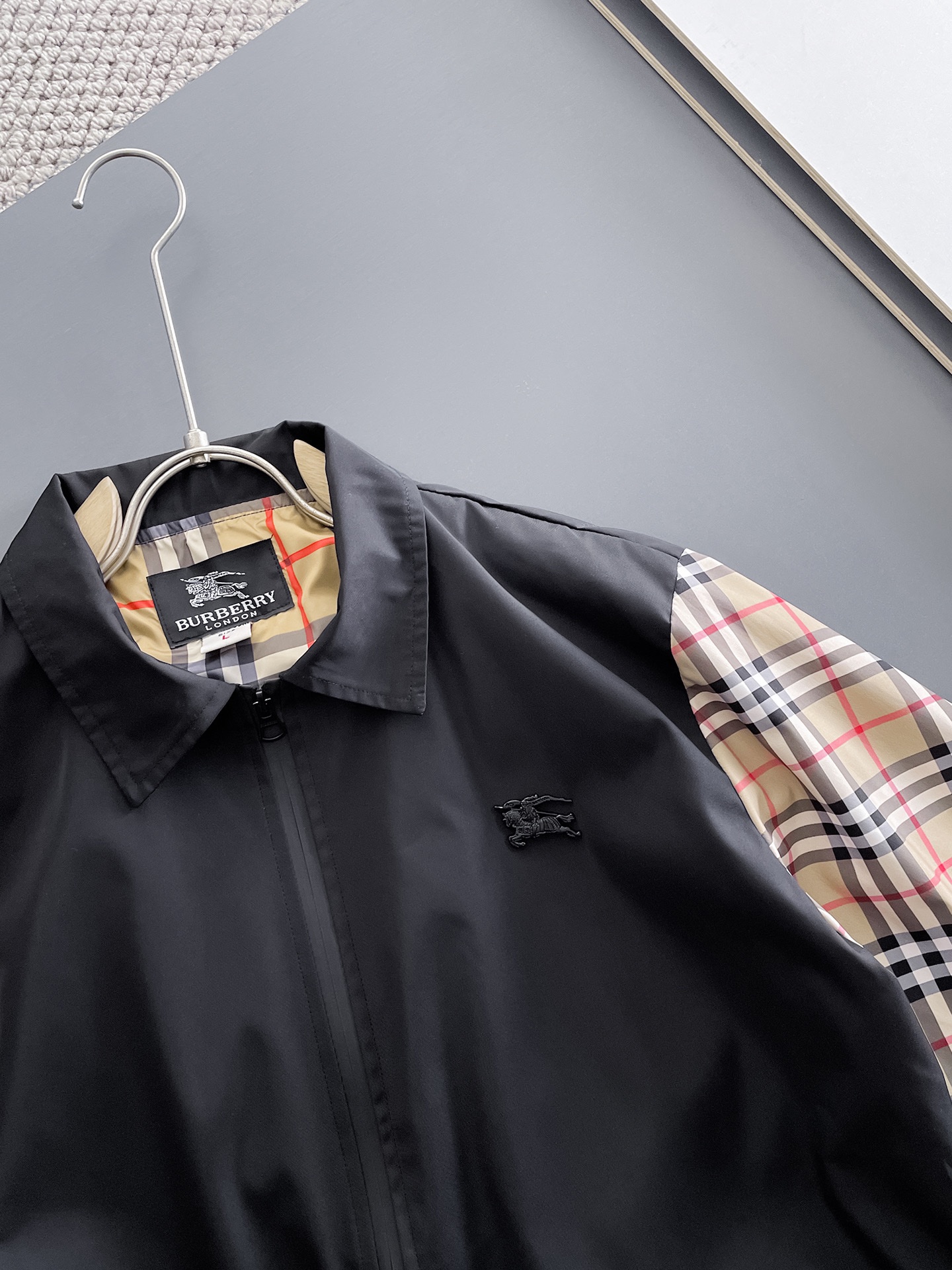 Hoodies & Sweatshirts