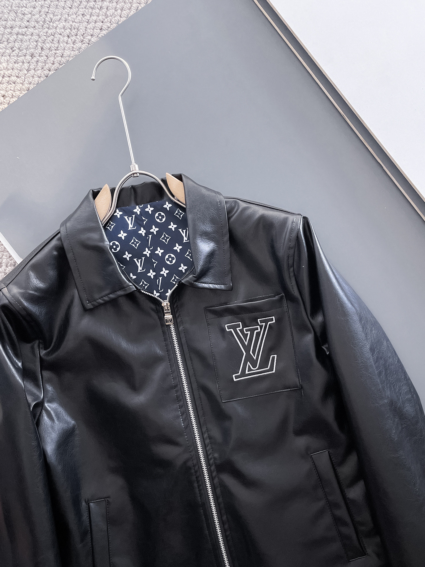 Hoodies & Sweatshirts