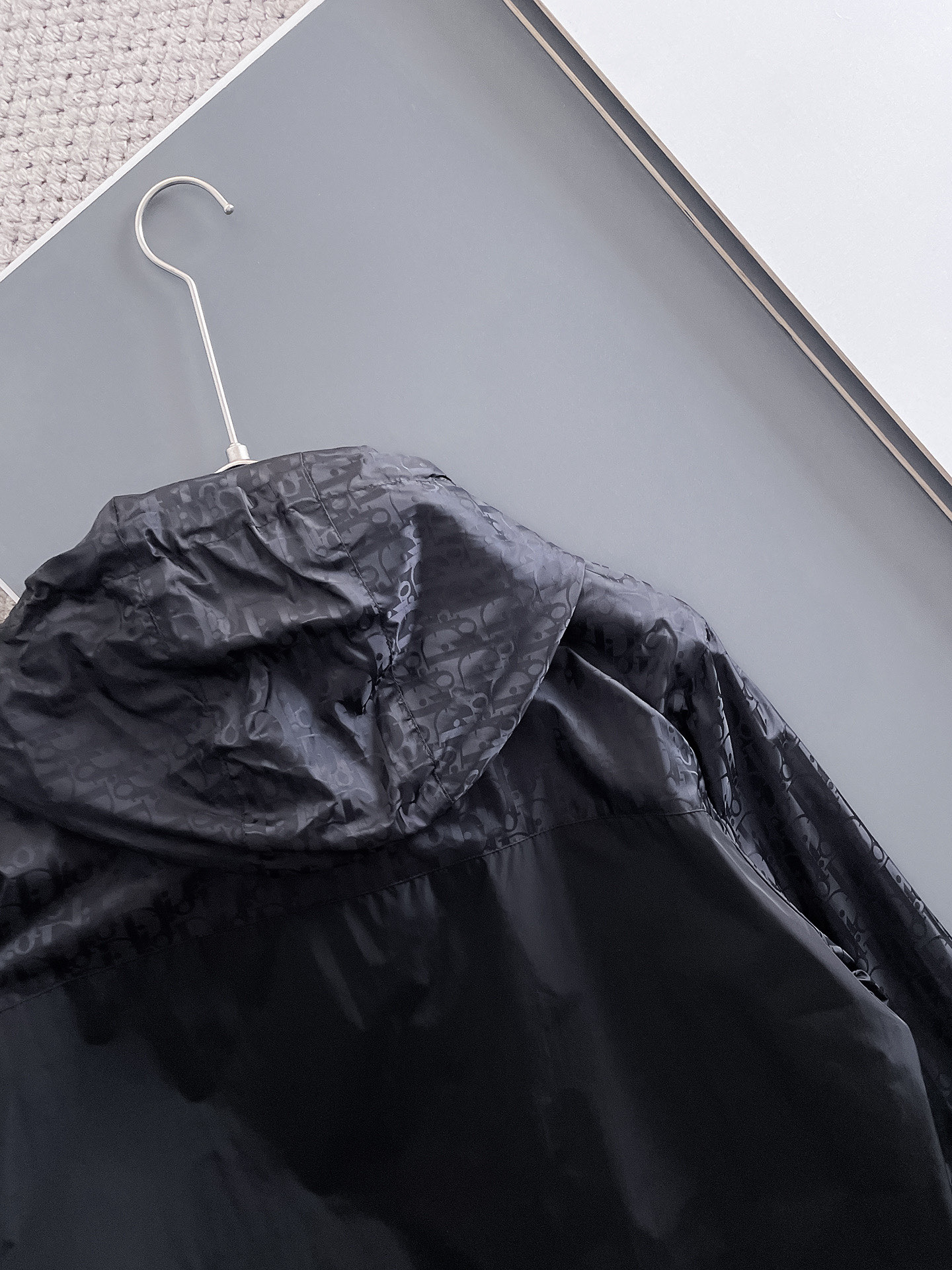 Hoodies & Sweatshirts