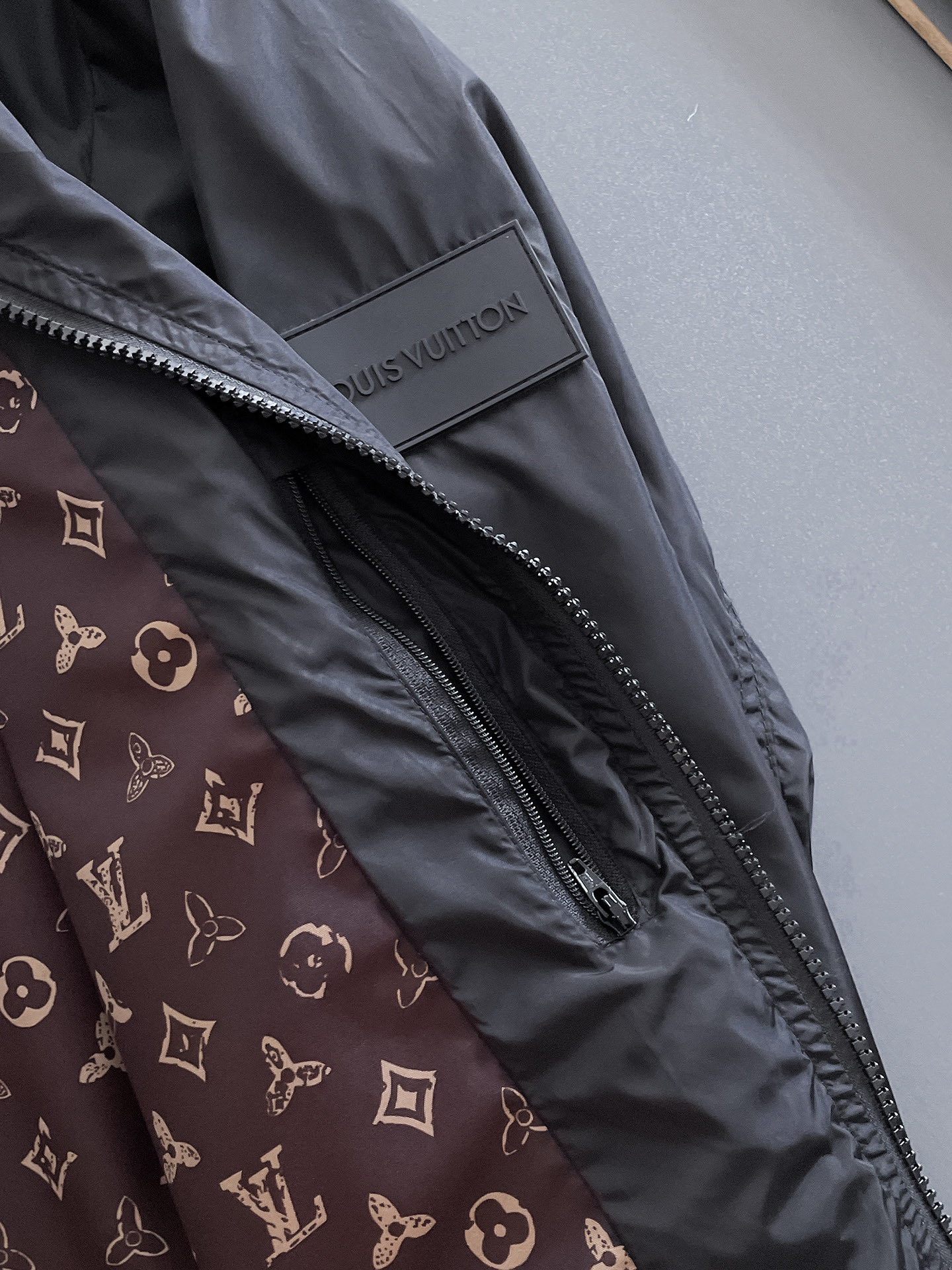 Hoodies & Sweatshirts