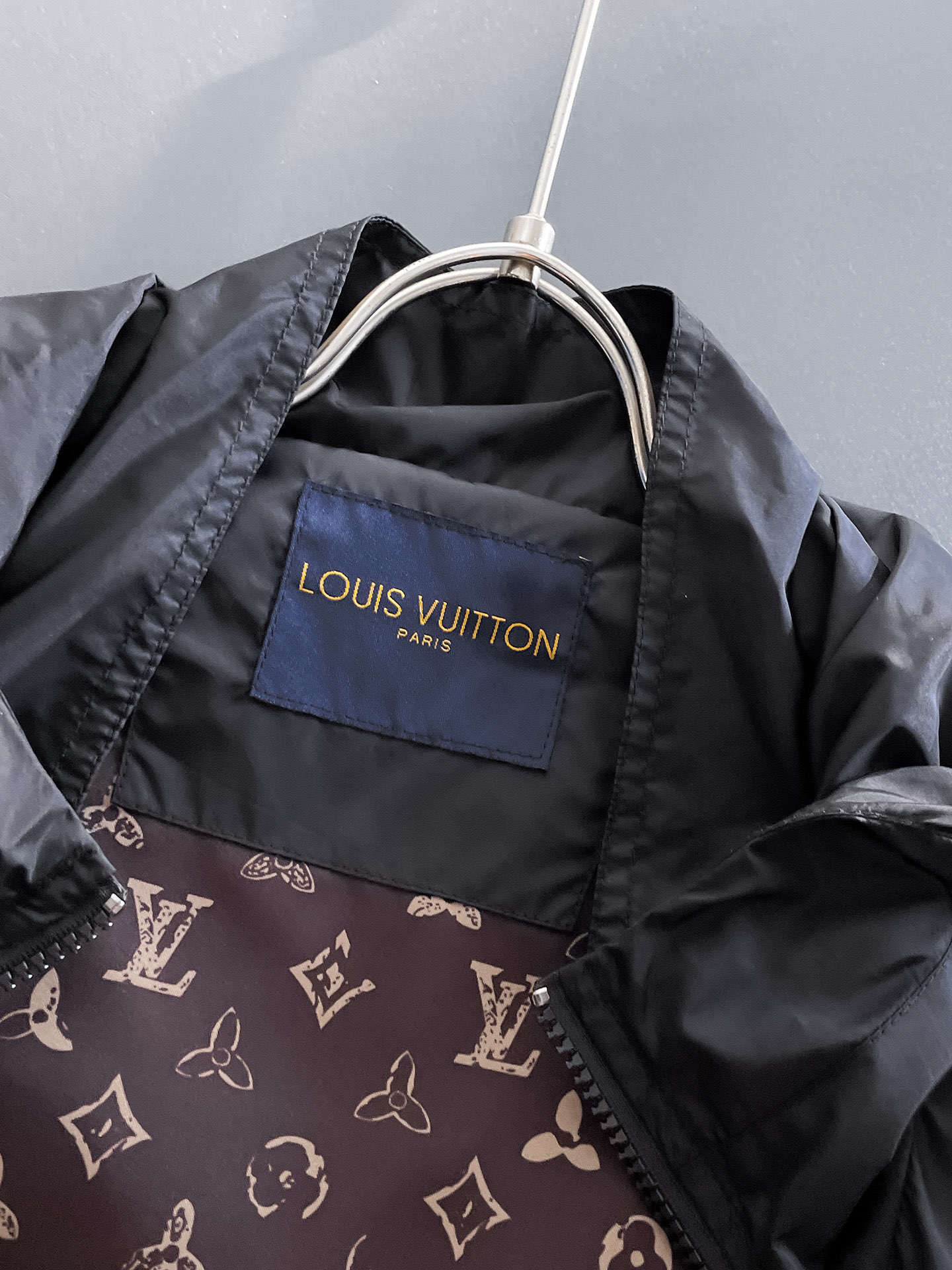 Hoodies & Sweatshirts