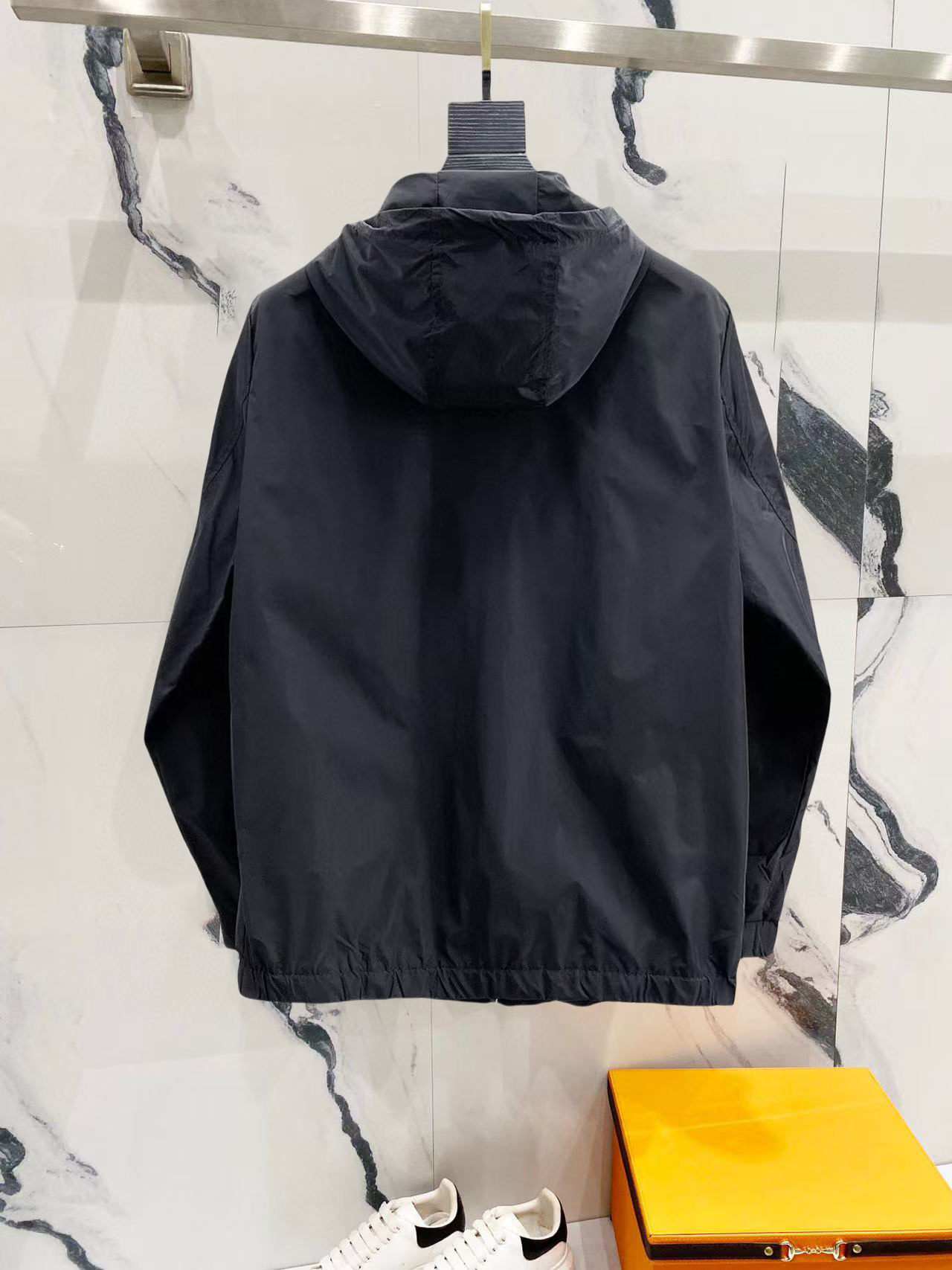 Hoodies & Sweatshirts