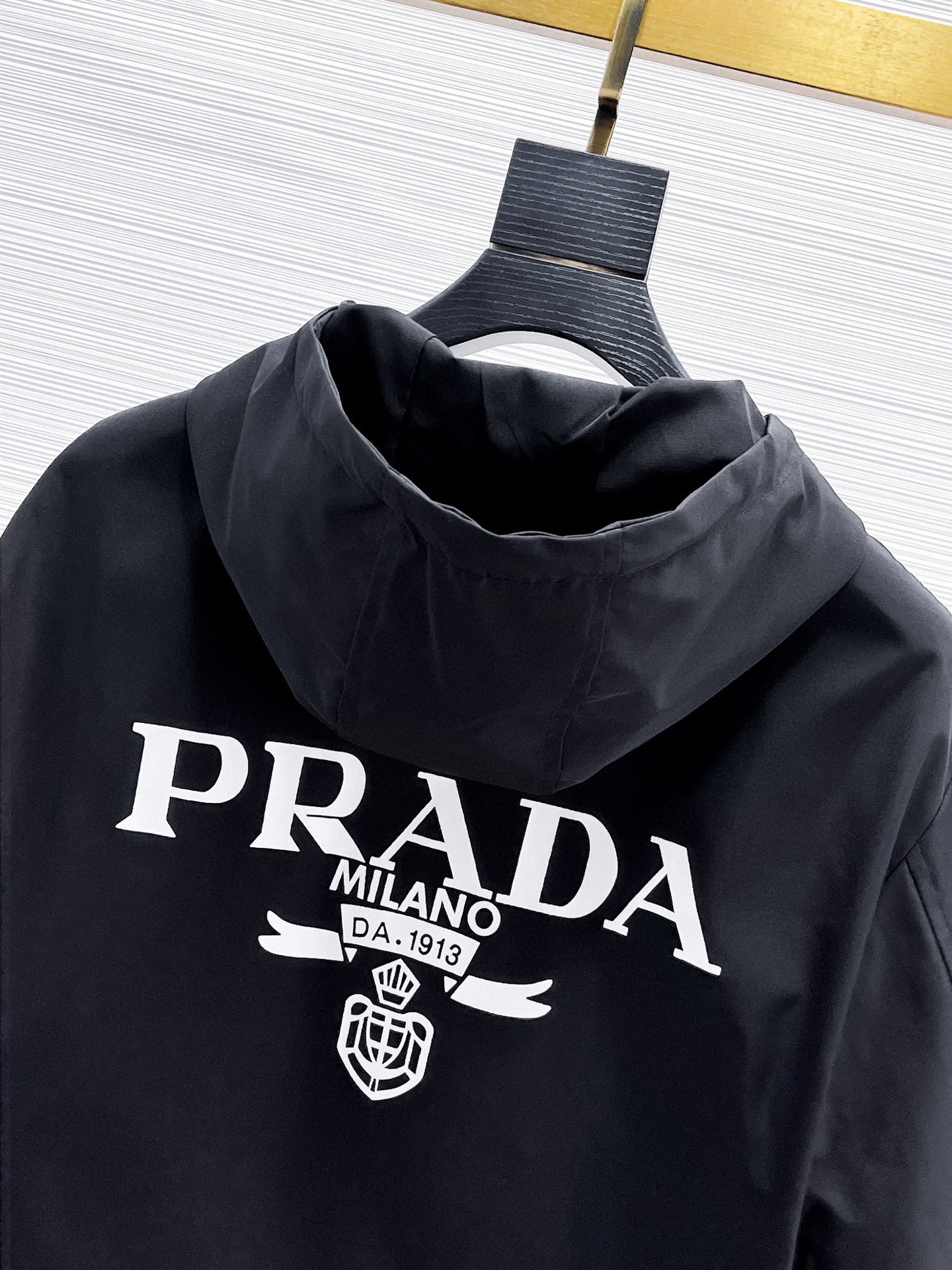 Hoodies & Sweatshirts