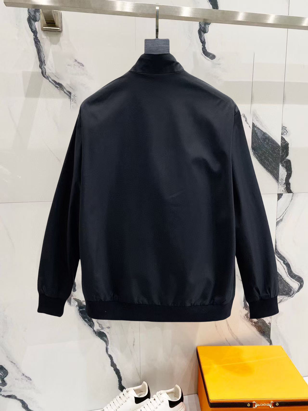 Hoodies & Sweatshirts