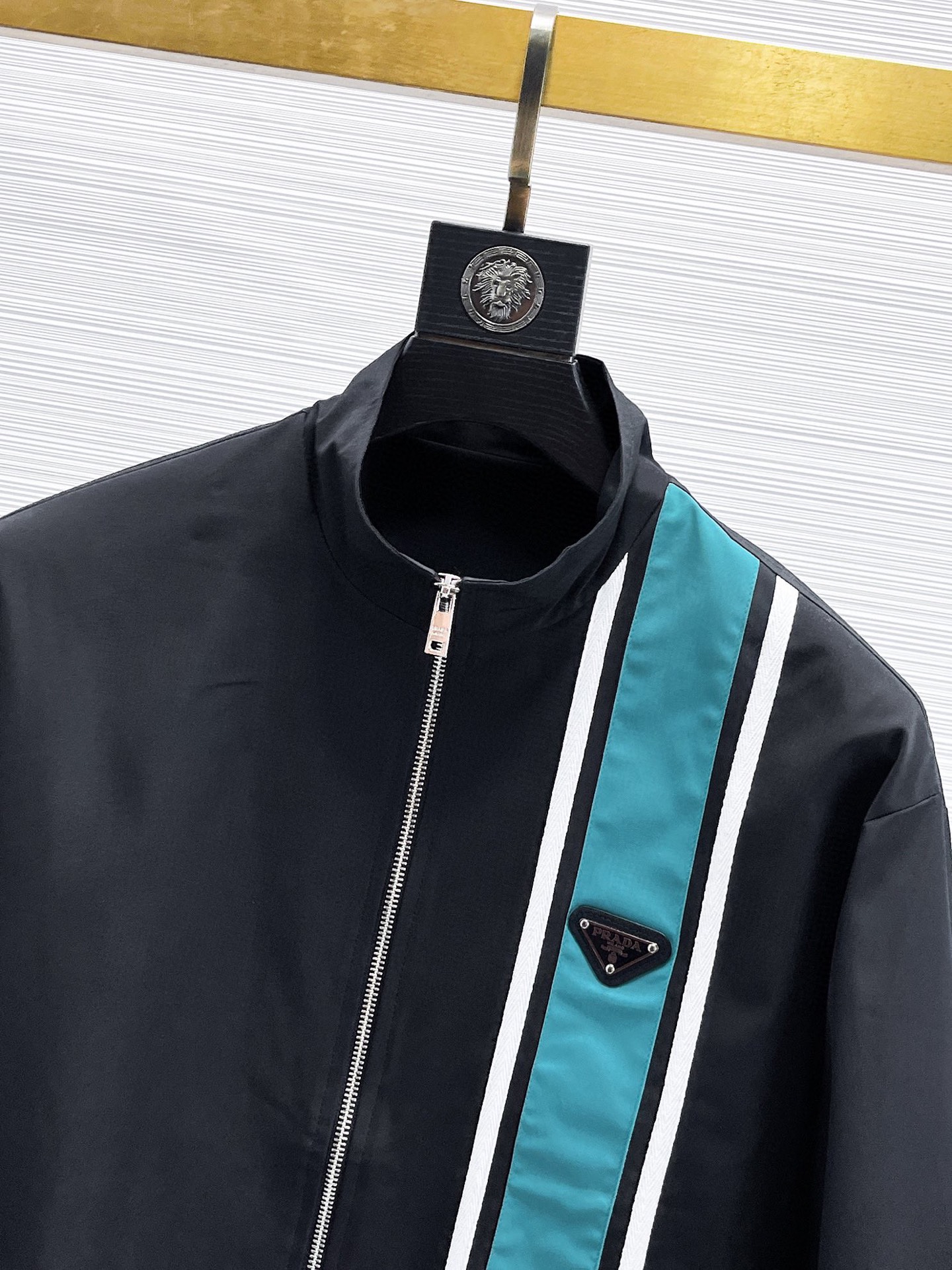 Hoodies & Sweatshirts