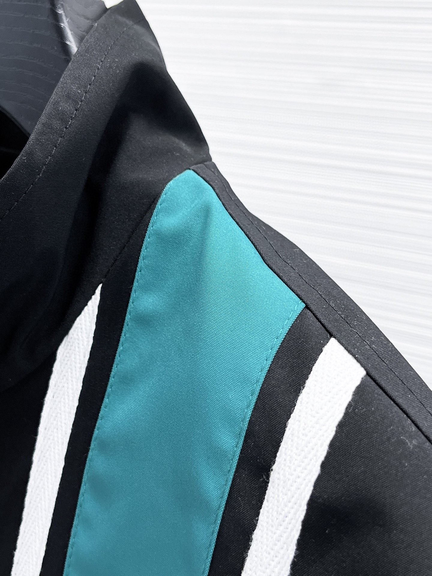 Hoodies & Sweatshirts