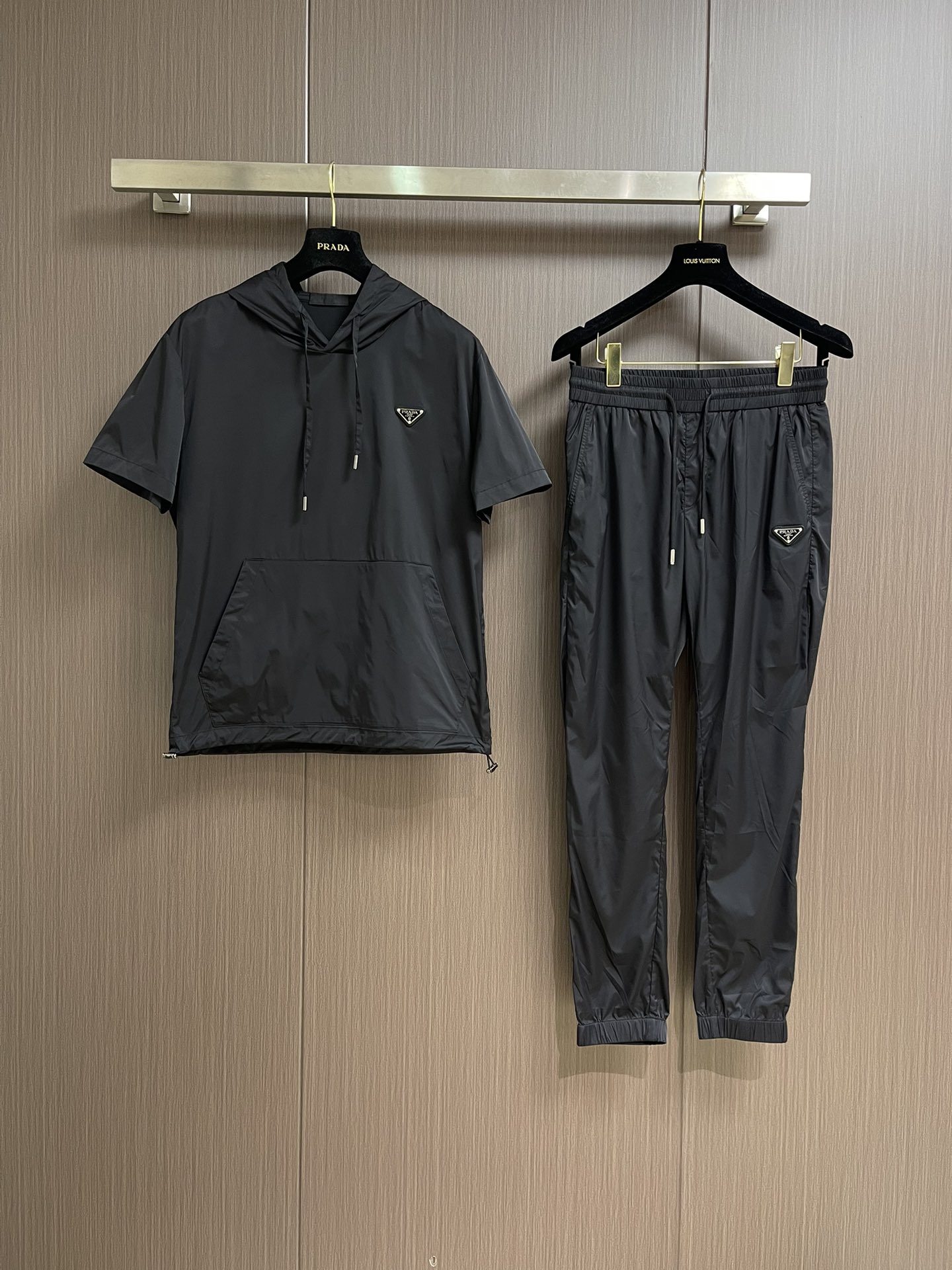 Hoodies & Sweatshirts